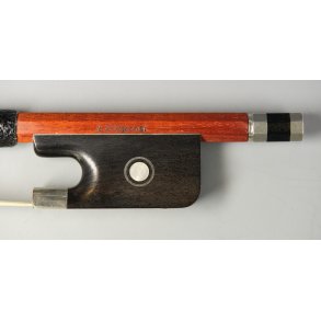 Nikkelmonteret bratschbue<br>A. R. Reichel