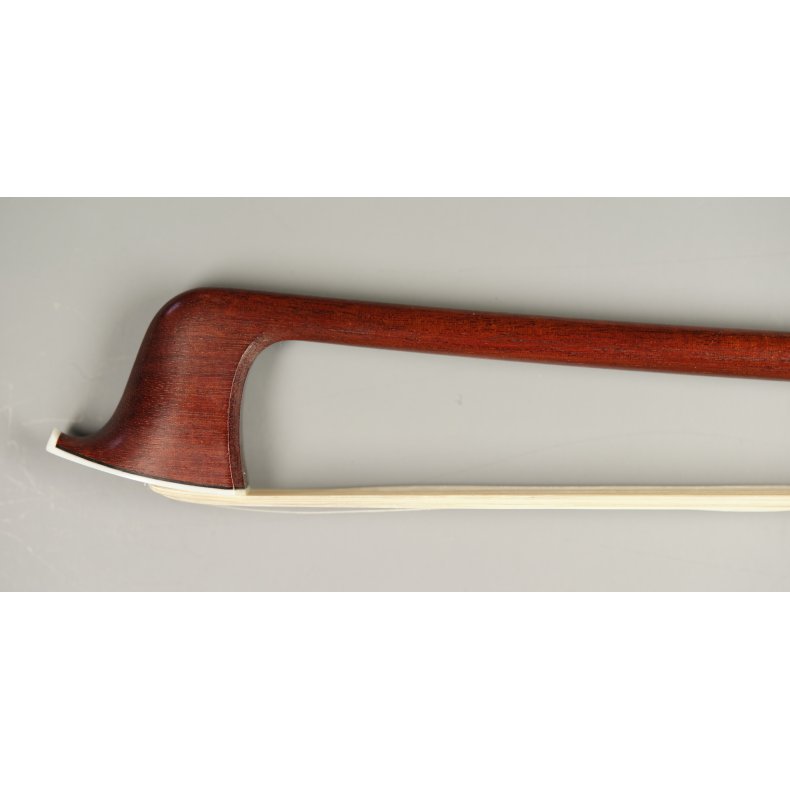 Guldmonteret bratschbue<br>Eric Grandchamp