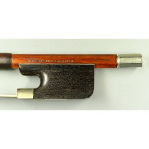 Nikkelmonteret violinbue<br>Albert Leicht 