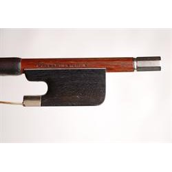 Nikkelmonteret violinbue<br>Albert Leicht 