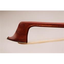 Nikkelmonteret violinbue<br>H.A.Sthr